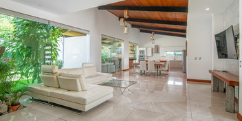 Buka Contemporary Home @ Espinal