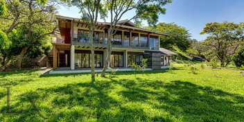 Hidden Bali Home in Santa Ana
