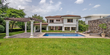 The Aalto Contemporary Home at Los Reyes
