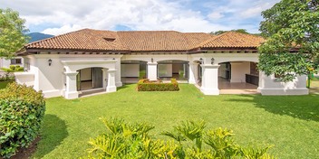Casa Brezza Bosques de Lindora
