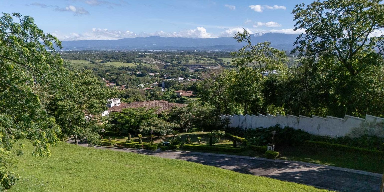 Private Lot Corteza Amarilla — photo