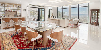 Extravaganza Apartment in Santa Ana