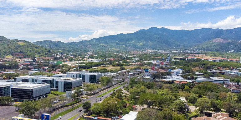 Lindora Santa Ana