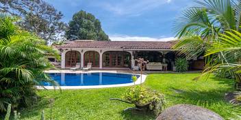 Lush Gardens Home at Maynard Escazú