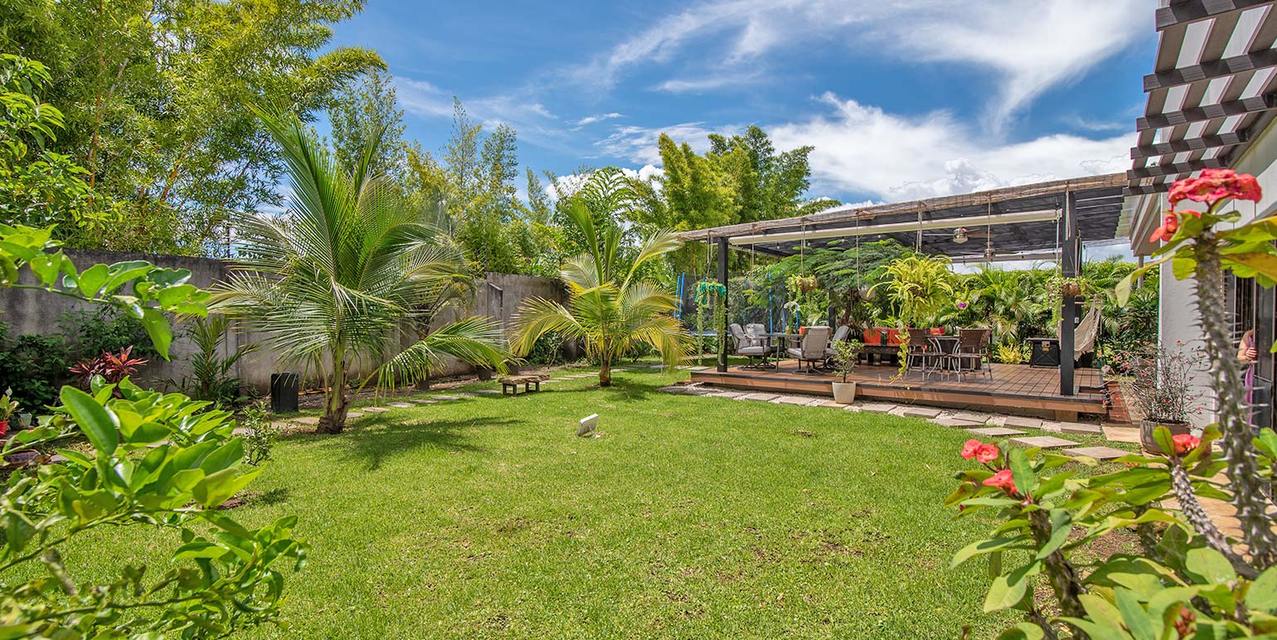 The Backyard Oasis Home @ Espinal — photo