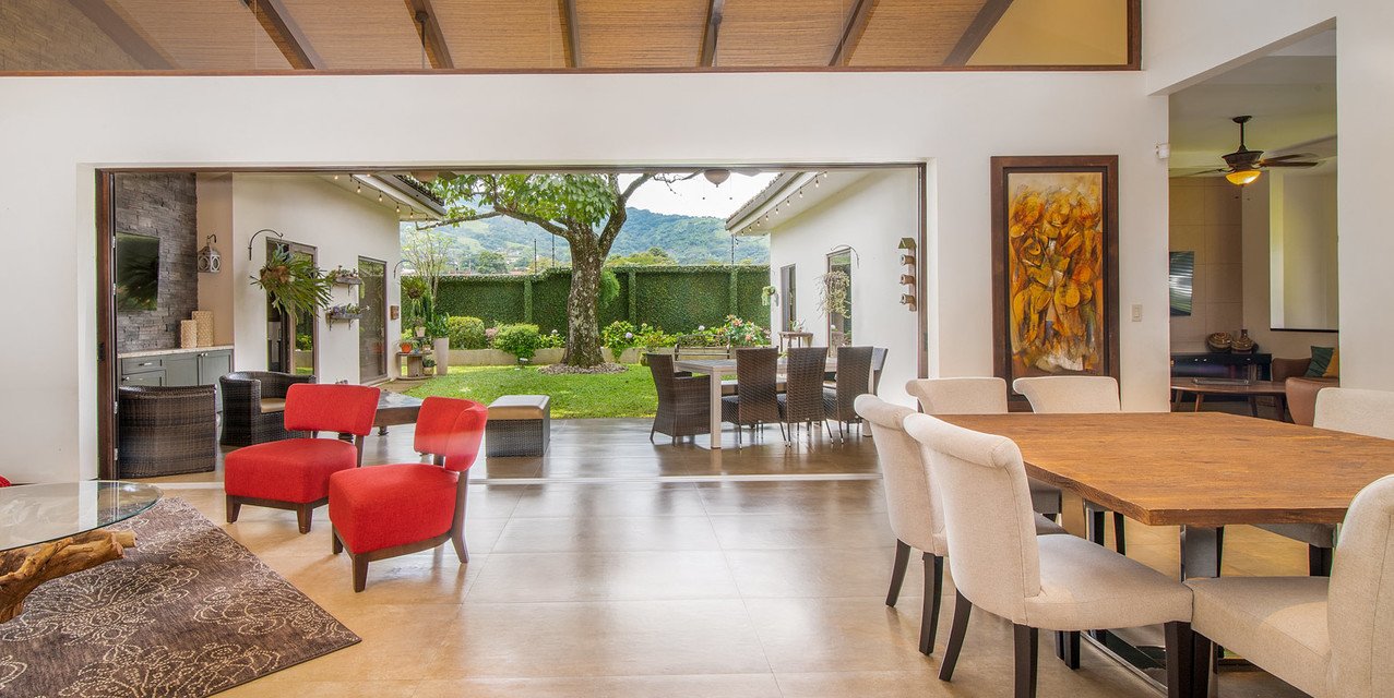 Investment: Casa Sabana in Piedades — photo