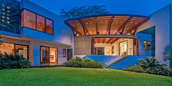 Casa Magenta at Villa Real