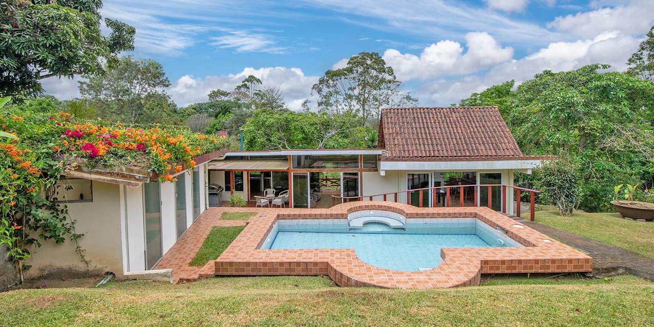 Single-level Stillness Home in Granadilla — photo
