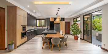 Vista Ave Single-Level Home in Heredia