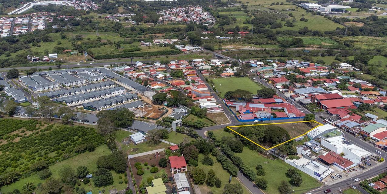 Central Commercial Lot in La Guácima — photo
