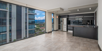 Golfside Contemporary View Apartment