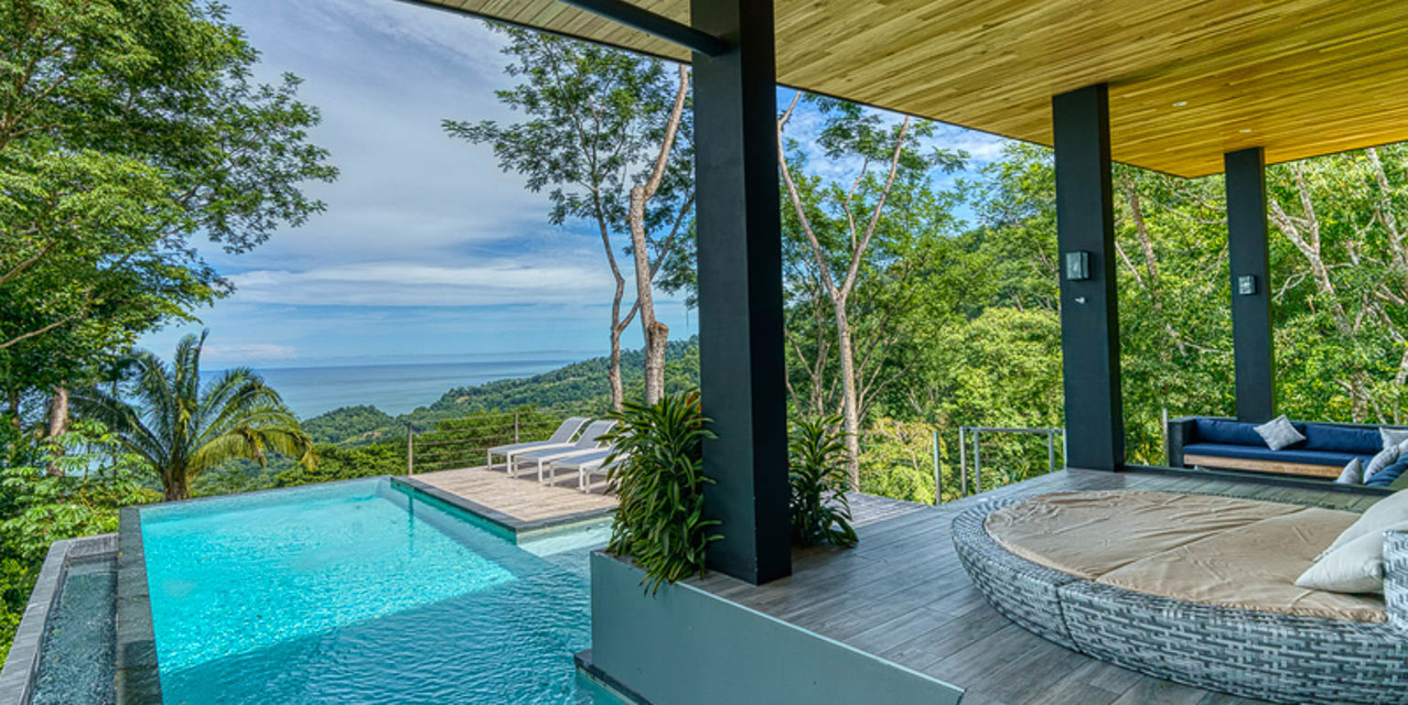 Sea and Jungle House at Uvita — photo
