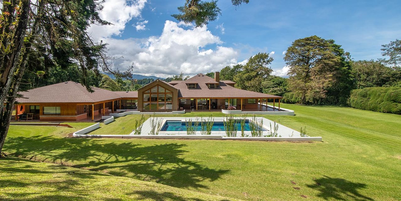 Zentra 6-Bedroom Estate in Heredia — photo