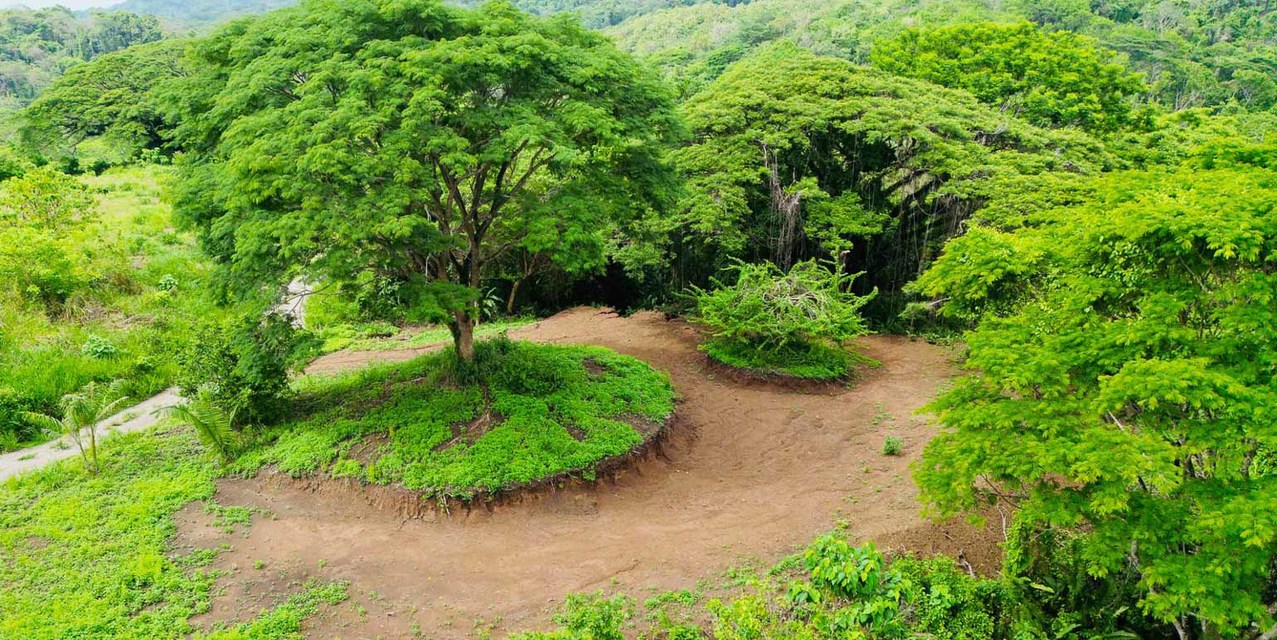 Amplio Terreno con Vista a la Jungla en Cabuya — photo