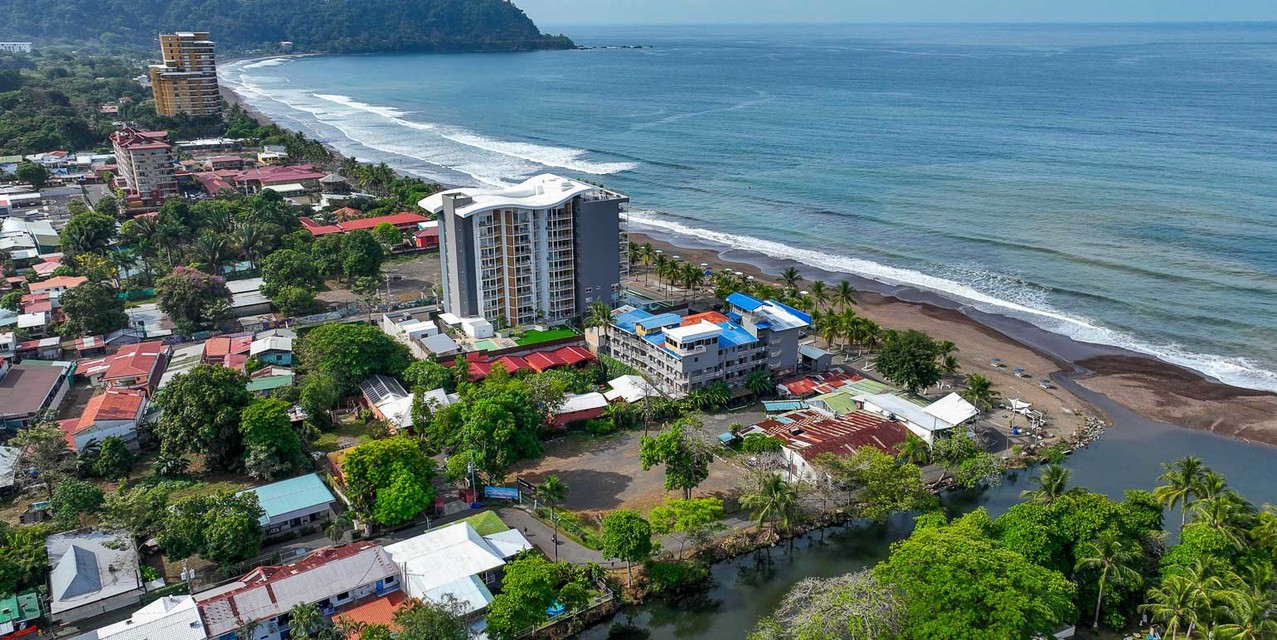 Propiedad Titulada Frente al Mar en Jacó — photo