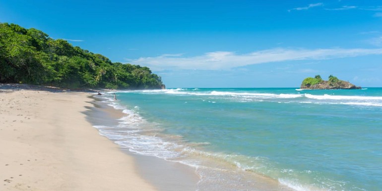 Playa Cocles, Limón
