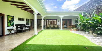 Casa Magnificent in Trejos Montealegre, Escazú