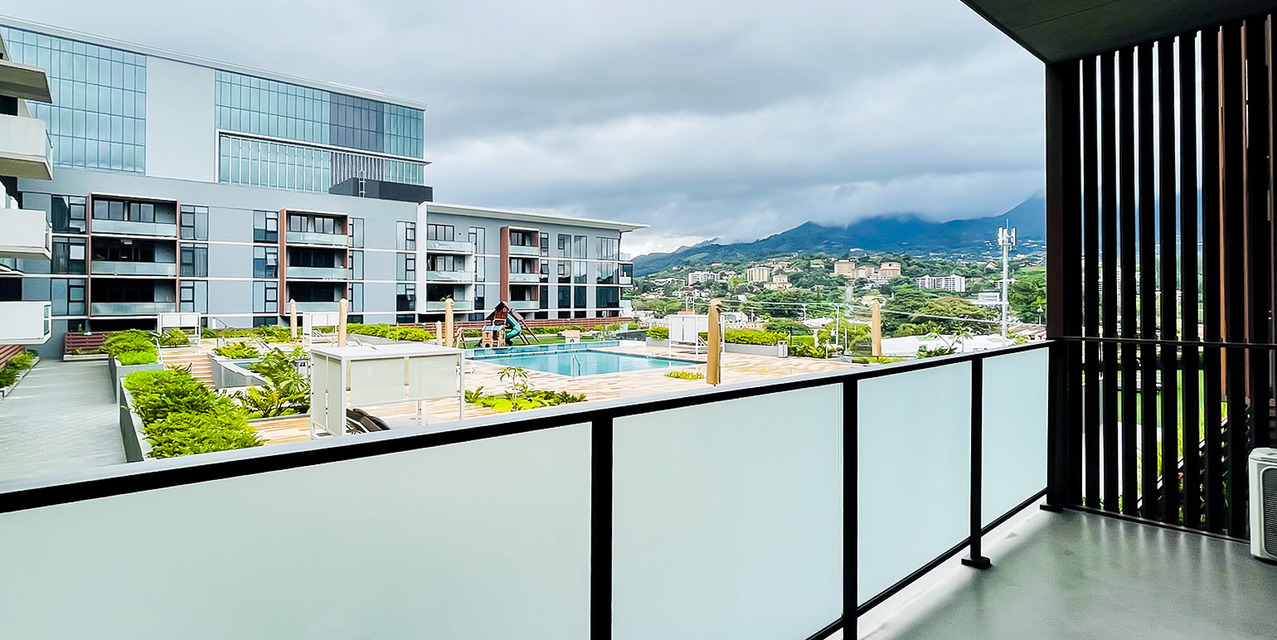 Escazú Village Apartment with Great View to the Pool — photo