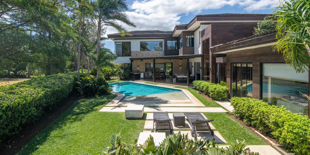 Serene Home @ Los Reyes — photo