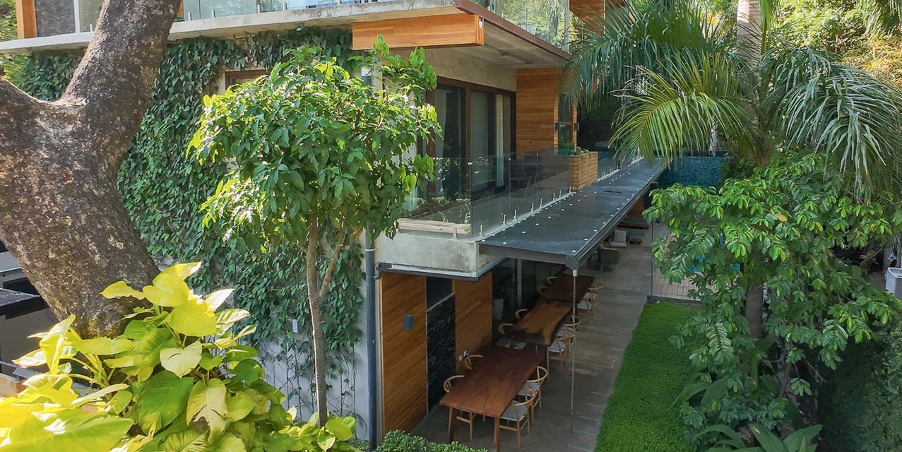 9-Room Boutique Hotel with Pool Walking Distance to the Beach — photo