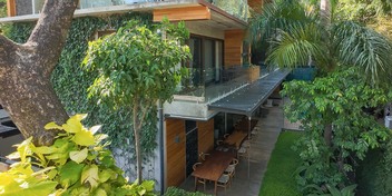 9-Room Boutique Hotel with Pool Walking Distance to the Beach