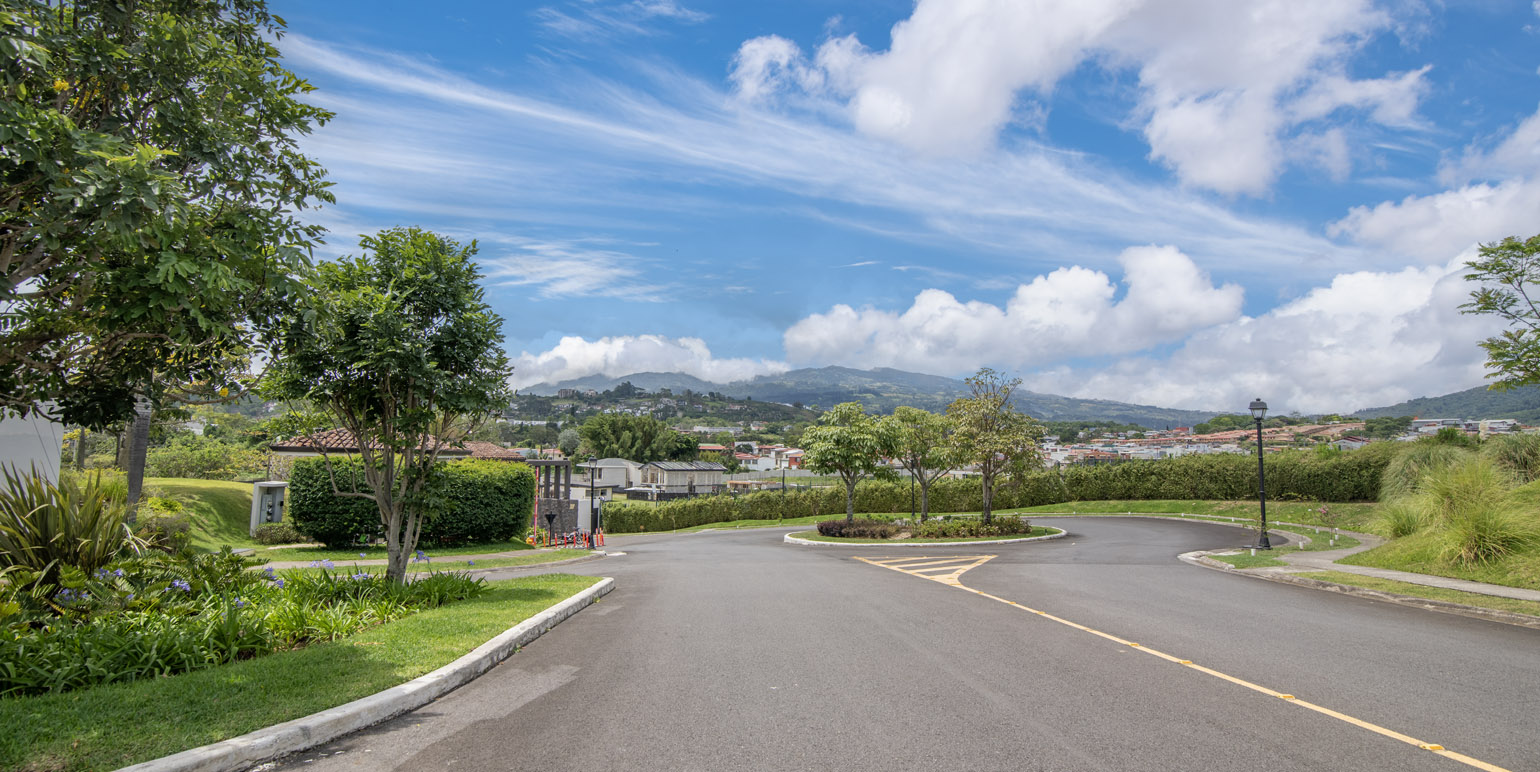 Tierras del Este Condominium