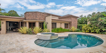 Investment: Tropical Serenity on the Golf Course