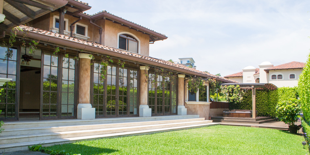 Investment: The Eastwest Home in Cerro Alto — photo