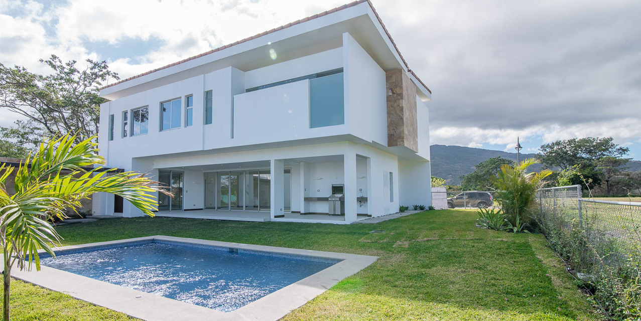 Investment: White Pleasure Home in Valle del Sol — photo