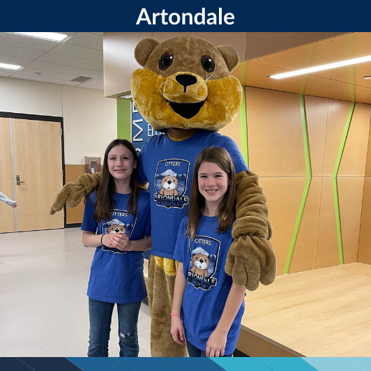 photo of students with Artondale Otter
