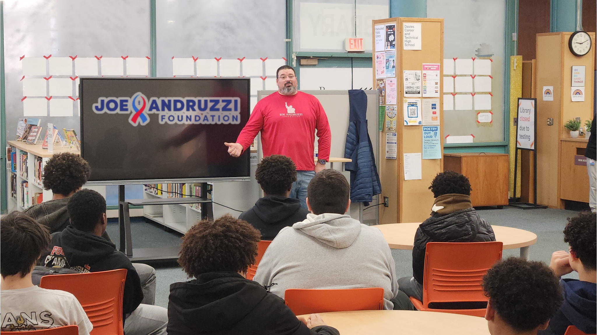 Joe Andruzzi speaking to students.