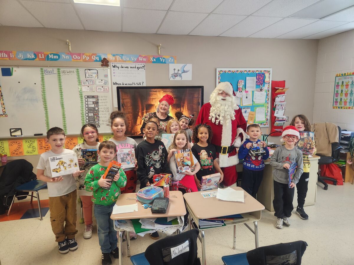 Santa's Magical Express Delivers Holiday Joy to VRES!