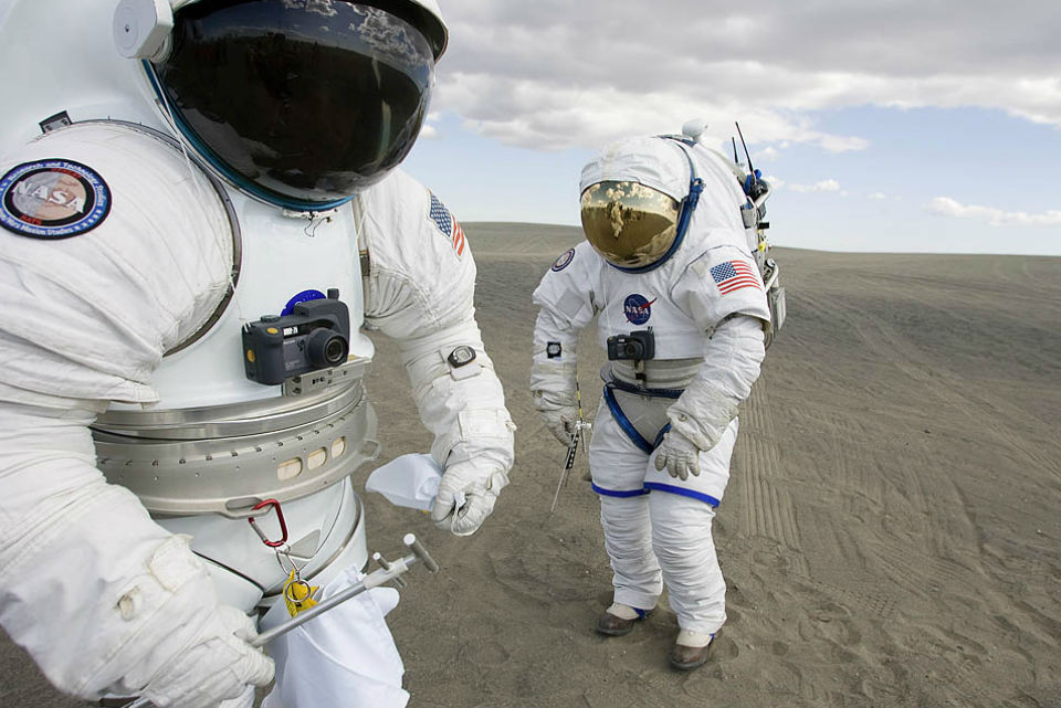 492421main_spacesuits_testing_lg