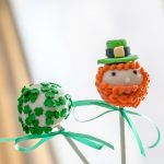 leprechaun and shamrock decorated cake pop
