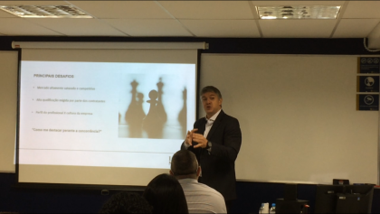 Ibmec/DF recebe headhunter Dennis Del Cioppo de Mello em aula magna