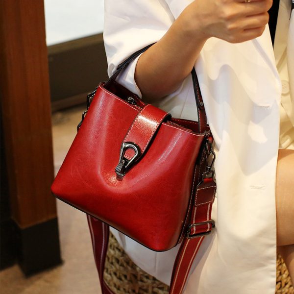 Women's Autumn And Winter Bucket Bag Shoulder Messenger Bag - Image 8