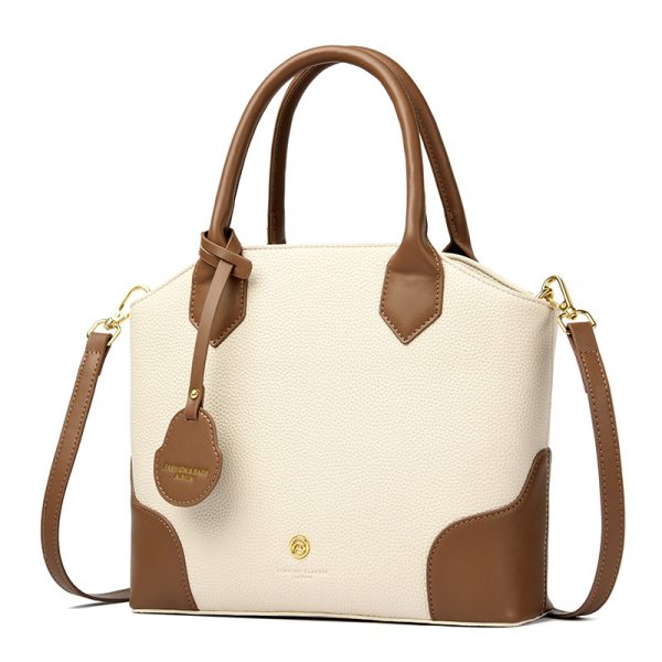 A Versatile Retro Minimalist Crossbody Bag - Image 5
