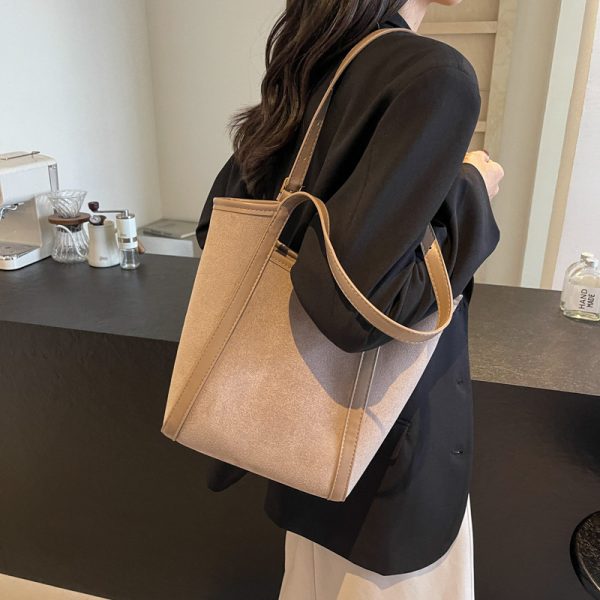 Women's Casual Large Capacity Retro Frosted Handbag - Image 2