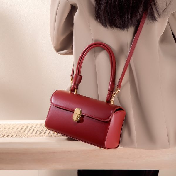 Women's Fashionable Red Retro Shoulder Messenger Bag - Image 4