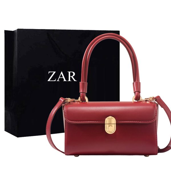 Women's Fashionable Red Retro Shoulder Messenger Bag - Image 2