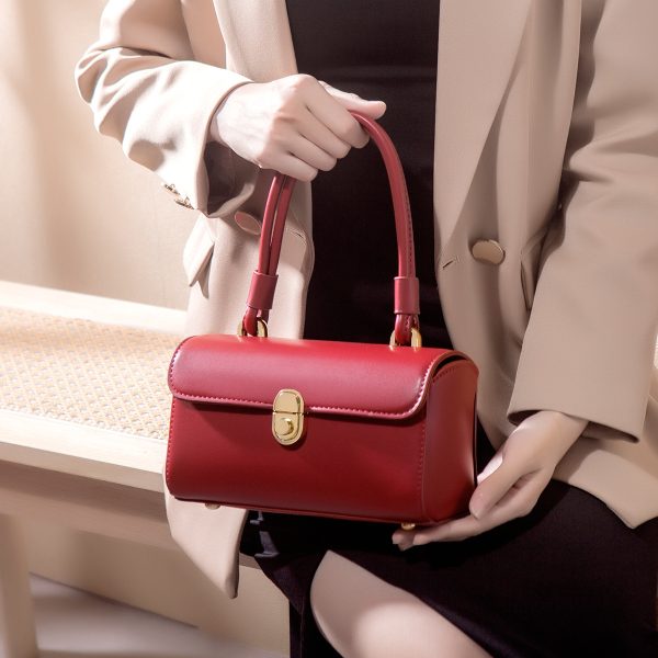 Women's Fashionable Red Retro Shoulder Messenger Bag - Image 3