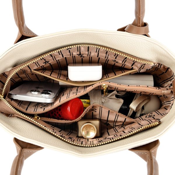 A Versatile Retro Minimalist Crossbody Bag - Image 4