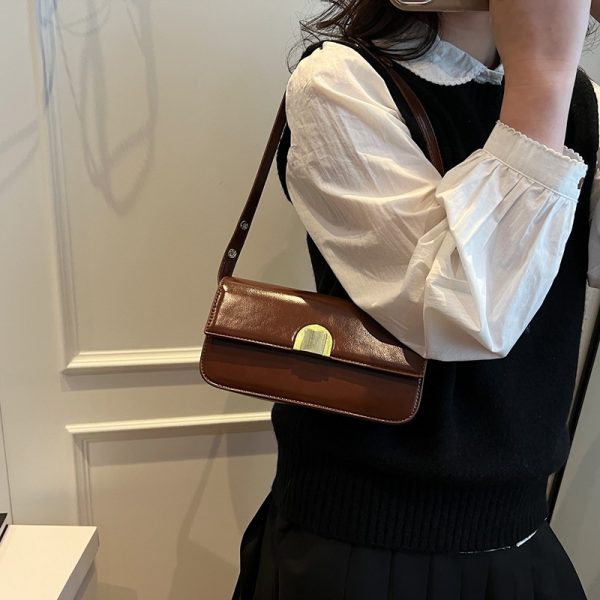 Women's Retro Fashion Shoulder Bag Design - Image 3