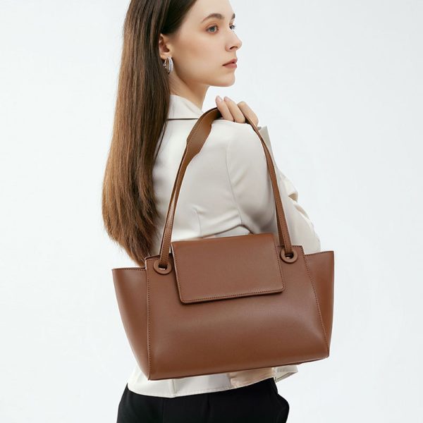 Women's Genuine Leather Simple Commuter Large Capacity Wing Shoulder Handbag - Image 4