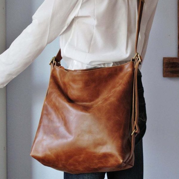 Retro Oil Waxed Leather Shoulder Large Capacity Soft Leather Soft Flat Style Messenger Bag - Image 4
