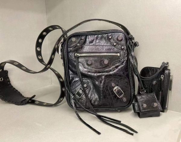Heavy Industry Locomotive Design Rivet Square Bag - Image 5