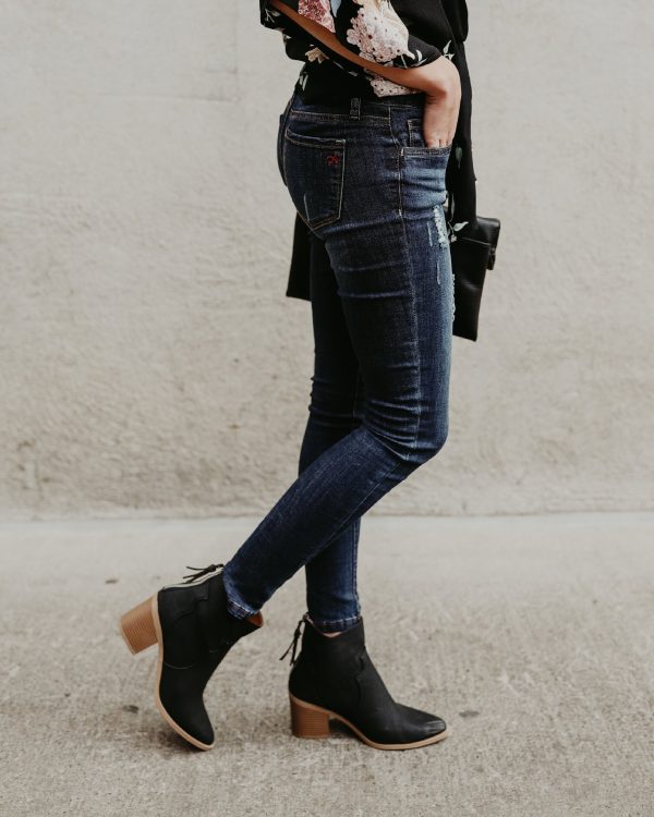 Denim jeans with ripped holes - Image 2
