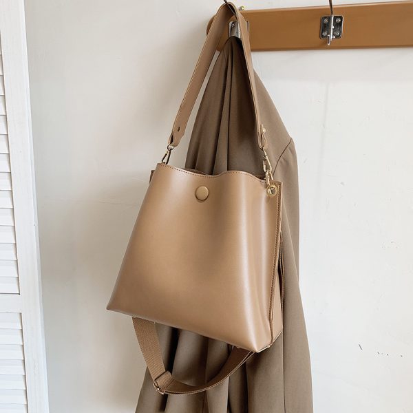 Texture Single Shoulder Bucket Bag Female Literary Versatile - Image 2