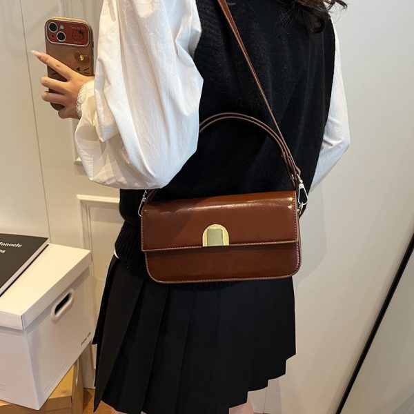 Women's Retro Fashion Shoulder Bag Design - Image 7