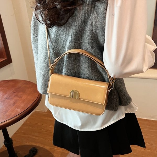 Women's Retro Fashion Shoulder Bag Design - Image 8